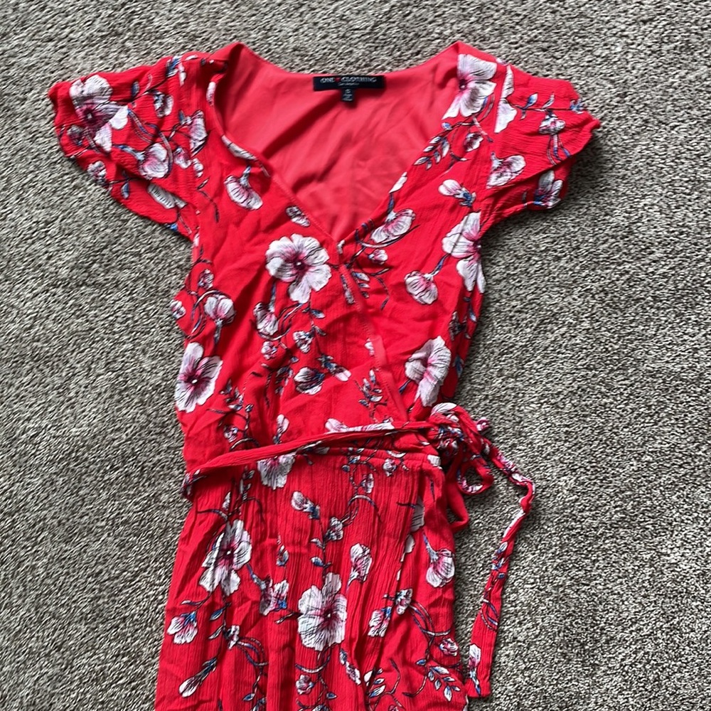 Floral belted dress with a slit - Picture 2 of 3